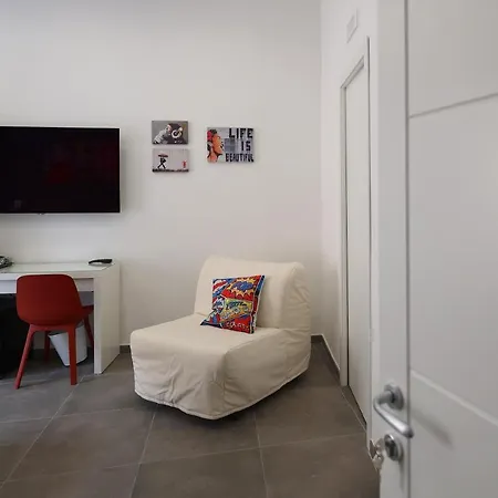 فندق مبيت وإفطار Napolitan Pop House 3*