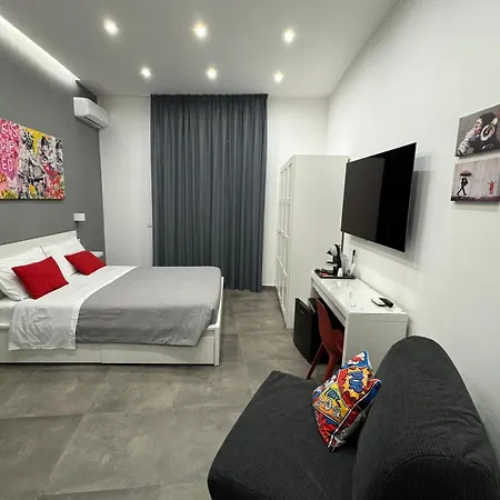Napolitan Pop House Bed & Breakfast 4*