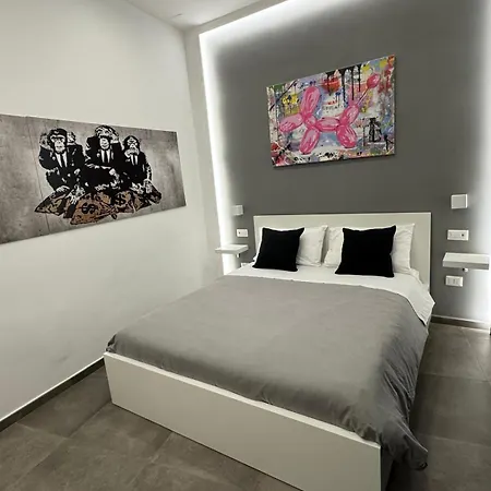 Napolitan Pop House Bed & Breakfast 4*